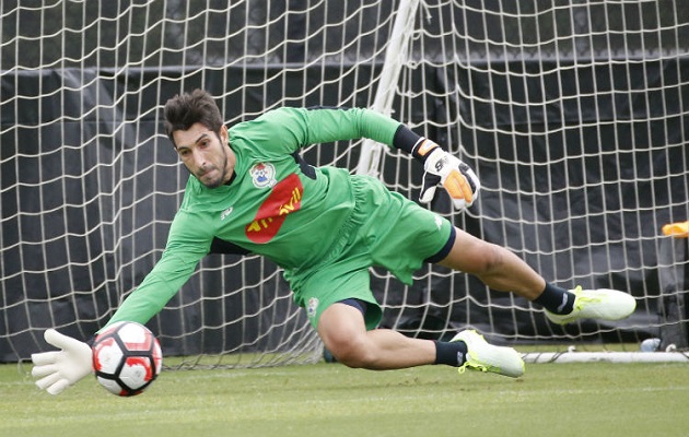 Penedo terminó en el hospital.