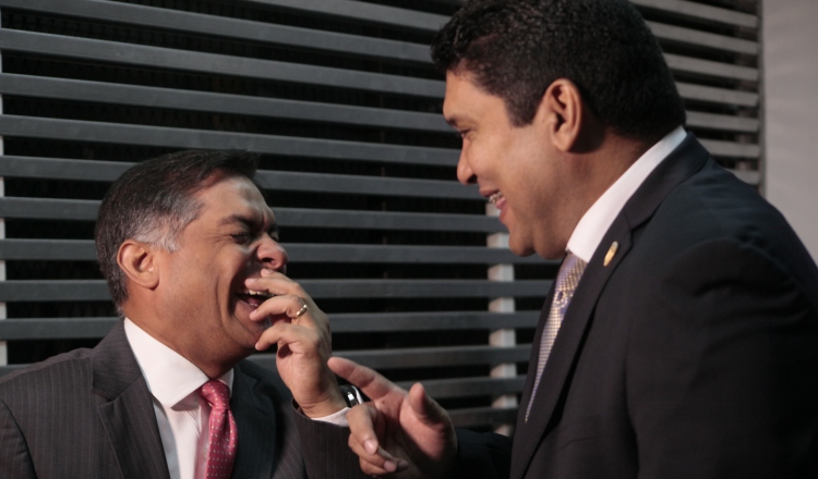 Diputados Gabriel Soto y Adolfo Valderrama forman parte de la bancada del Partido Panameñista. /Foto Víctor Arosemena   