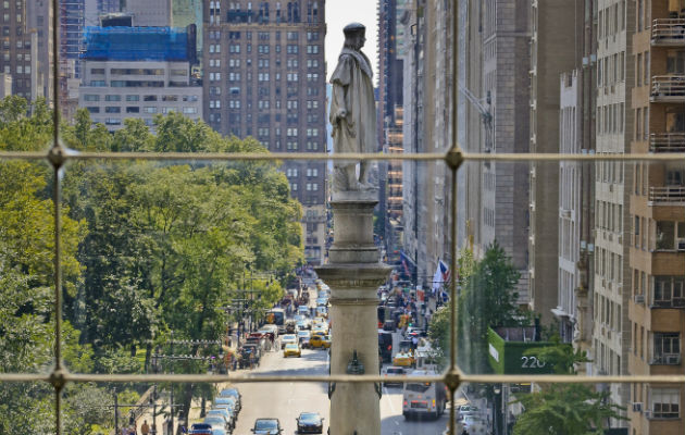 La estatua de Cristóbal Colón, está ubicada en Columbus Circle. FOTO/AP