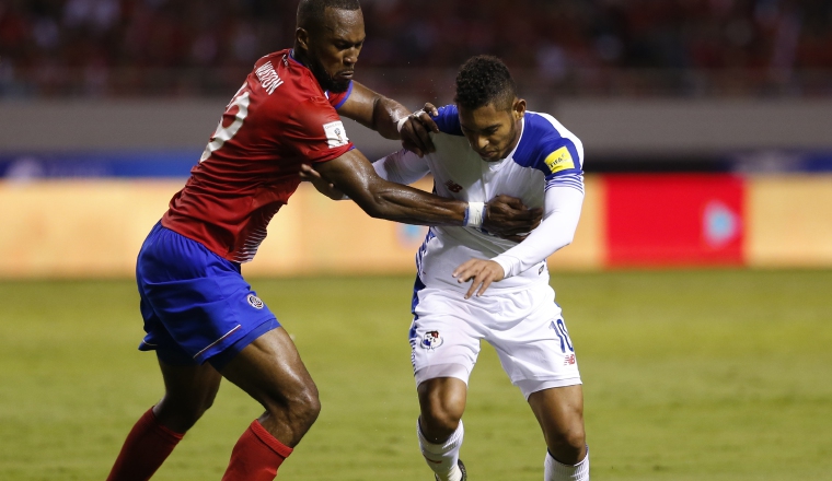 Ismael Díaz (dcha.) debutó con la Roja el 20 de agosto del 2014. 