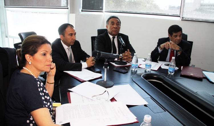 Durante la discusión del proyecto de ley sobre la imprescriptibilidad de los delitos, uno de los diputados mostró su desacuerdo por no existir un periodo para el vencimiento. /Foto Cortesía