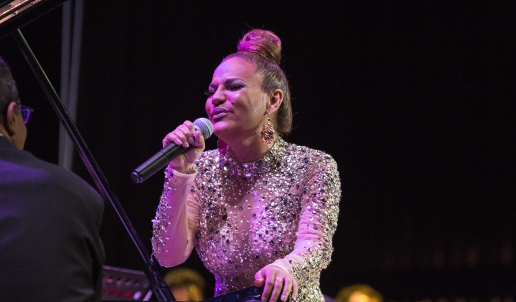 Sandra Sandoval. Como bolerista, en la gala del PJF del miércoles. /Foto Cortesía