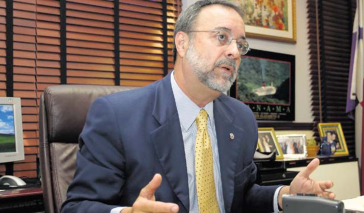 Eduardo Valdés Escoffery dice que hay que respetar lo pactado. /Foto: Panamá América