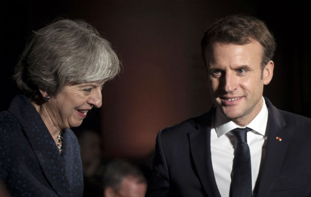 Theresa May y el presidente francés Emmanuel Macron. FOTO/EFE