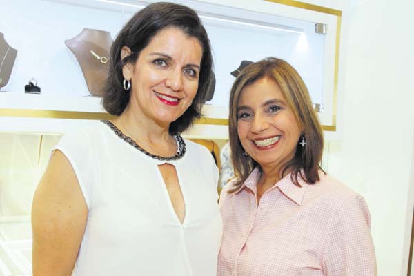 6. Katia Zamora y Rossana de Mello.