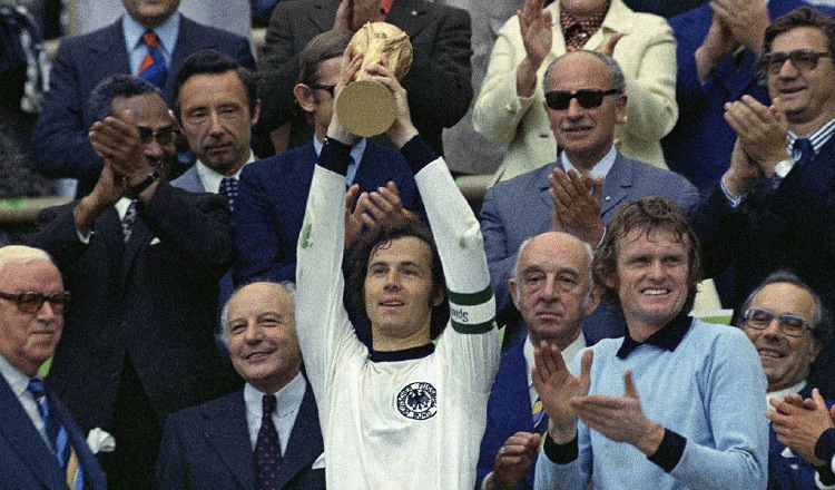 Franz Beckenbauer aceptó que la derrota ante Alemania Democrática le sirvió a su equipo para ganar el mundial. /Foto AP