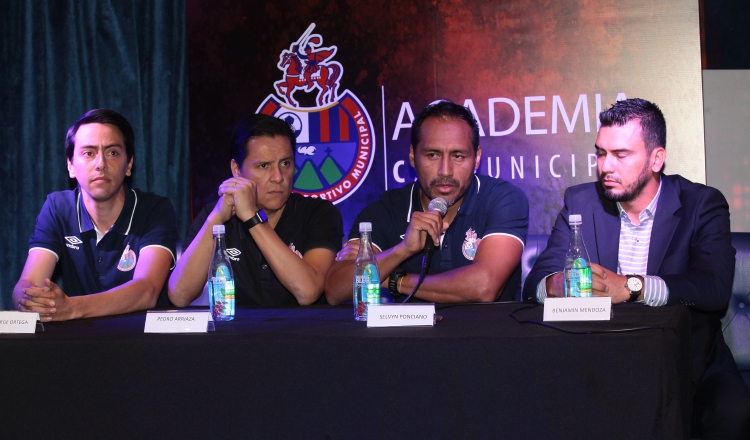 Directivos del club Municipal de Guatemala dan detalles de la filial en Panamá. /Foto Anayansi Gamez