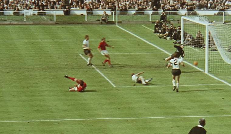 El disparo de Geoff Hurst (inferior izq.) sigue siendo uno de los misterios más grandes de los mundiales de fútbol. El disparo de Geoff Hurst (inferior izq.) sigue siendo uno de los misterios más grandes de los mundiales de fútbol. /Foto Tomada de internet