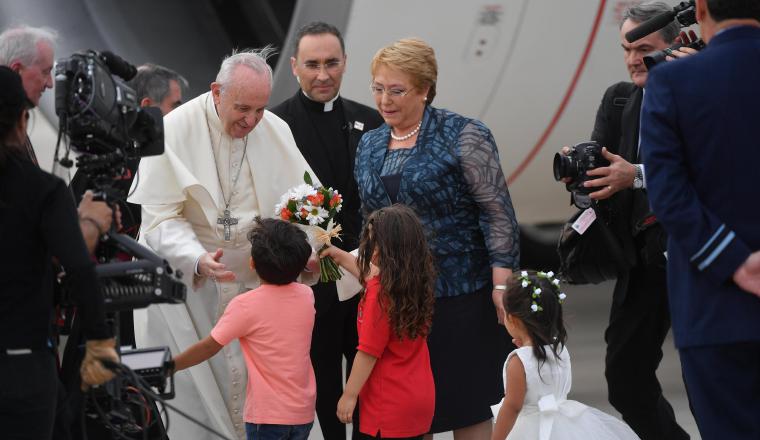 Michelle Bachelet recibe al papa. Michelle Bachelet recibe al papa.