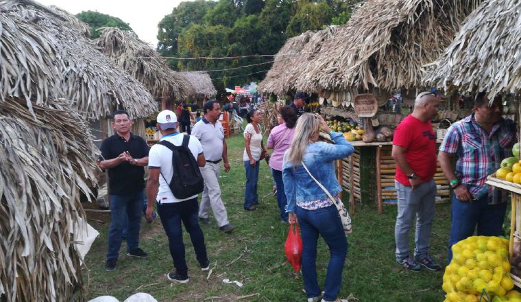 En los últimos 10 años, cerca de 35 mil personas han visitado la tan esperada feria que se realiza todos los años en el mes de enero. El costo de la entrada es de un dólar. Visitantes: En los últimos 10 años, cerca de 35 mil personas han visitado la tan esperada feria que se realiza todos los años en el mes de enero. El costo de la entrada es de un dólar.