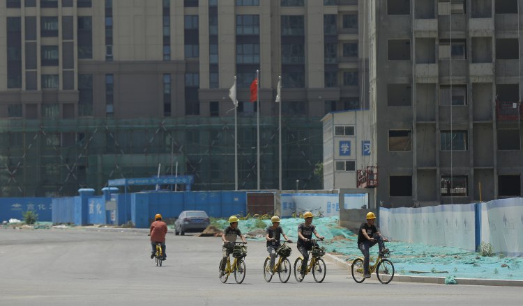 La construcción civil suprimió 103,968 puestos de trabajo, y la industria perdió 5,868 colocaciones. EFE