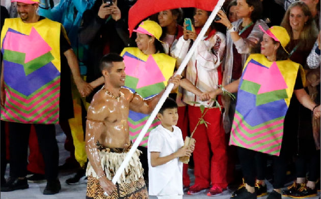 Pita Taufatofua en la apertura de Río 2016. Foto EFE