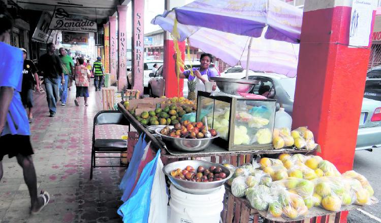 El trabajo informal se ha convertido en la única forma de supervivencia para los panameños desempleados. /Foto: Panamá América