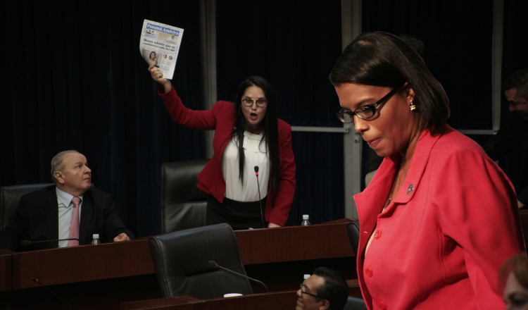 La diputada Zulay Rodríguez fue una de las voces más activas en el Pleno para denunciar la selectividad de la fiscal Zuleyka Moore. /Foto Víctor Arosemena