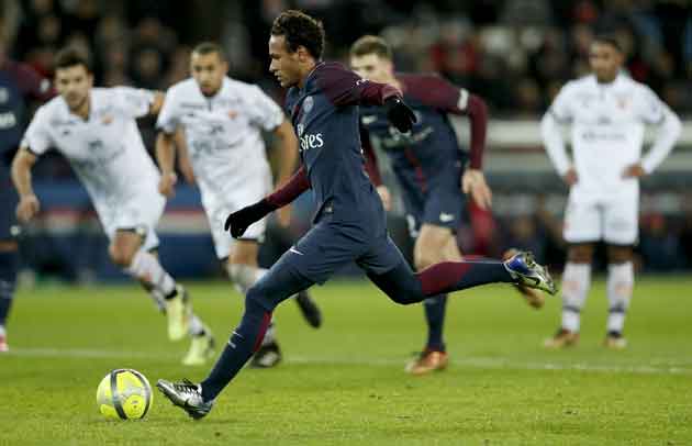 Neymar Jr patea el penal. Foto EFE Neymar Jr patea el penal. Foto EFE