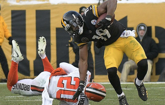 JuJu Smith-Schuster (19) elude a los defensas. Foto AP JuJu Smith-Schuster (19) elude a los defensas. Foto AP