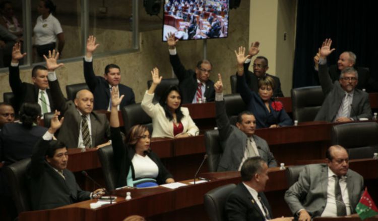 La bancada del PRD votó en masa en contra de las magistradas. /Foto Víctor Arosemena