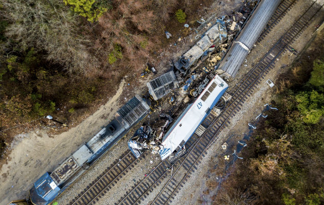 Las dos personas que fallecieron eran empleados de Amtrak. FOTO/AP