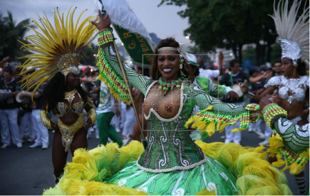 El baile de gala de Carnaval que muestra la cara opulenta de Brasil. Foto: EFE 