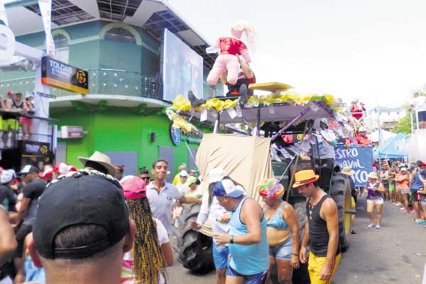 Los tradiciones grillos no podían hacer falta en la fiesta del Carnaval, sobre todo en Las Tablas.