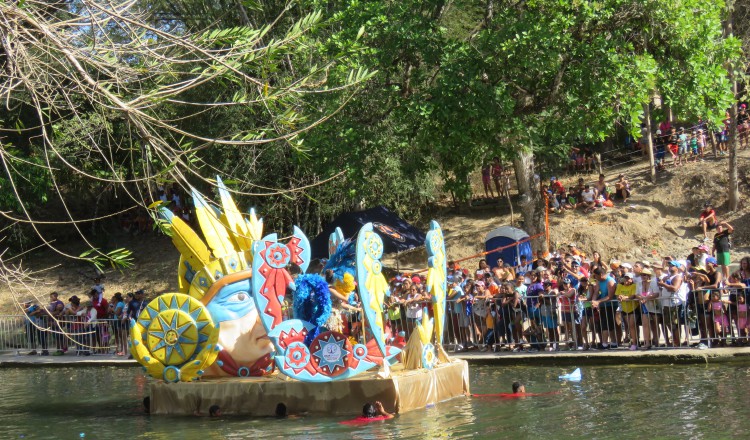 El tradicional desfile se realiza todos los Sábados de Carnaval en Penonomé, provincia de Coclé. /Foto Archivo