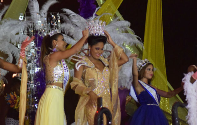 Su Majestad Kathia Barría, reina del Carnaval Wapin Colón. Foto/Delfia Cortéz