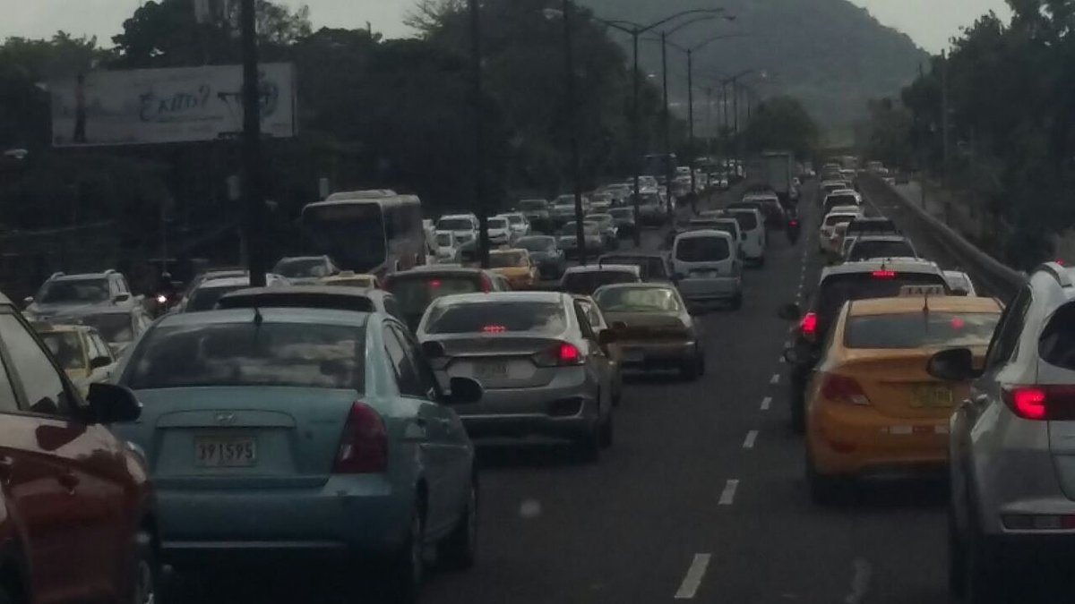 Al menos 20 mil vehículos se han desplazado hacia el interior del país