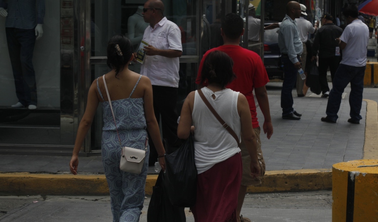 Recomiendan hidratarse bien y usar lentes como medidas. /Foto Archivo