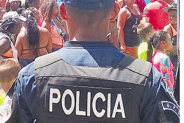  La Policía Nacional hizo un despliegue de unidades en todas las actividades festivas en el país.  