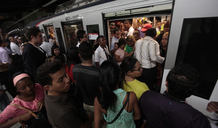 Las fallas en el sistema obligaron a los usuarios del metro a usar medios de transporte alternos. /Foto Archivo