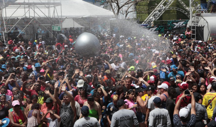 En la Cinta Costera I se estimó una participación de 600 mil personas en los cuatro días de las fiestas del rey Momo. /Foto Víctor Arosemena