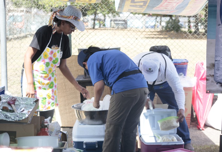 Inspectores de salud retiraron alimentos no aptos para consumo. /Foto Víctor Arosemena