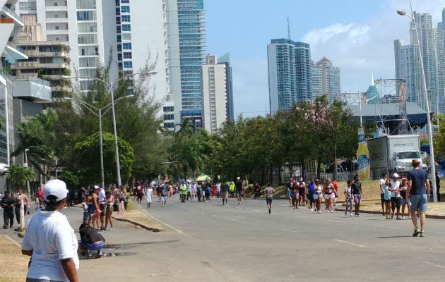 En la capital se contó con cuatro tarimas y seis carros cisternas.