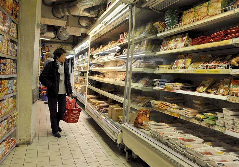 Estos alimentos suelen contener altos niveles de grasa saturada, azúcar y sal y menos cantidad de fibra. Foto: EFE