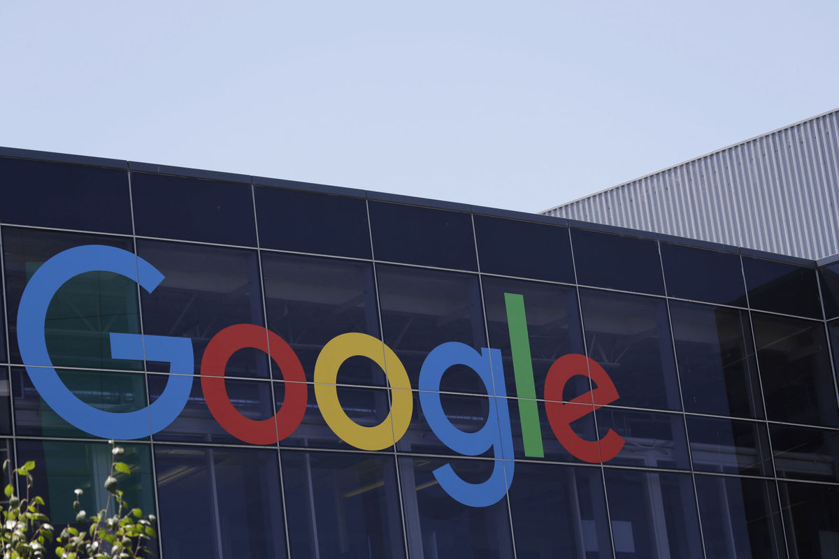 Los críticos dijeron que Google actúa egoístamente al dejar intactos algunos formatos. Foto: AP