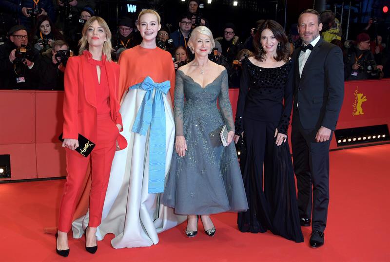 Actores durante la alfombra roja del festival. Foto: EFE