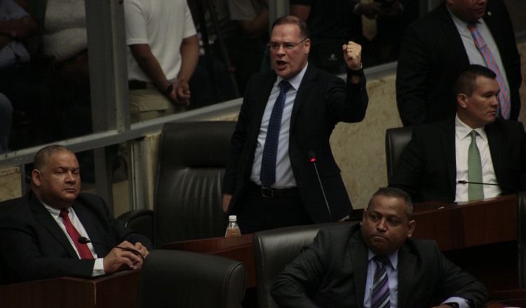 El diputado Pedro Miguel González prometió que hoy volverá a presentar la moción al Pleno. /Foto Víctor Arosemena