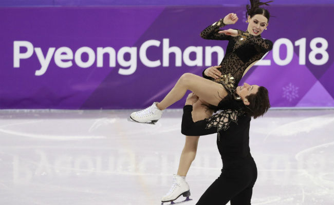 La pareja Tessa Virtue y Scott Moir rompió su propio récord. Foto:AP