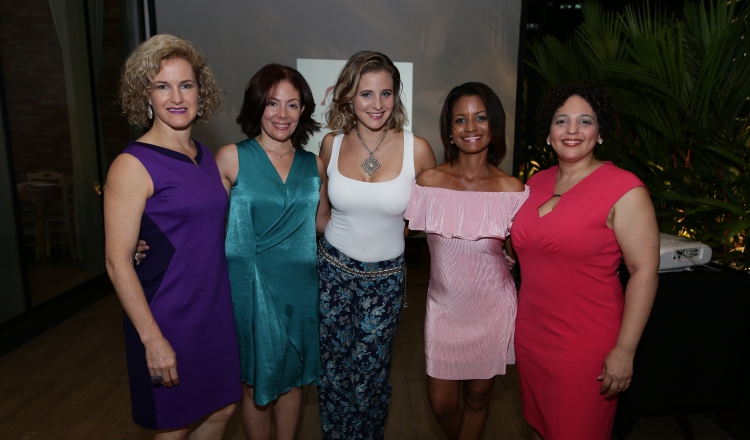 1. Ximena Eleta de Sierra, Katherine Bucktron Olle, Fiorella Macrobio, Yariela Valdelamar y Nereyda Rey.