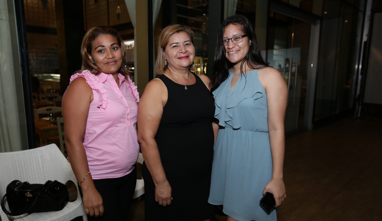 2. Karol Herrera, Iris Piza y Luz Piza.