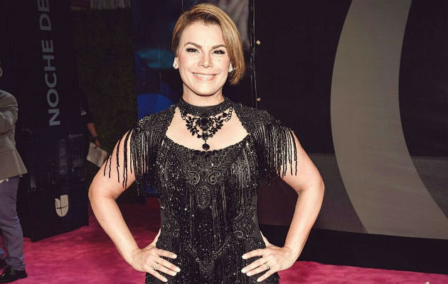 Olga Tañon utilizó diferentes atuendos negros Fotos: Instagram