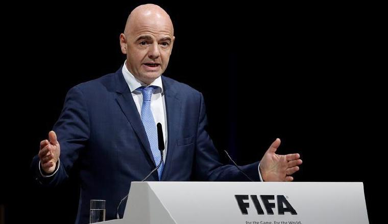 Gianni Infantino quiere que en el Mundial de Rusia 2018 se use el VAR. /Foto EFE