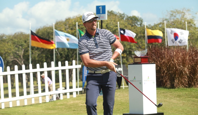 El canadiense, de 30 años, y exestudiante de la Universidad de Texas-El Paso, ocupó en solitario la cuarta casilla del torneo. Con su "score" de 66 en la ronda final ascendió 15 posiciones. Roger Sloan: El canadiense, de 30 años, y exestudiante de la Universidad de Texas-El Paso, ocupó en solitario la cuarta casilla del torneo. Con su “score” de 66 en la ronda final ascendió 15 posiciones.