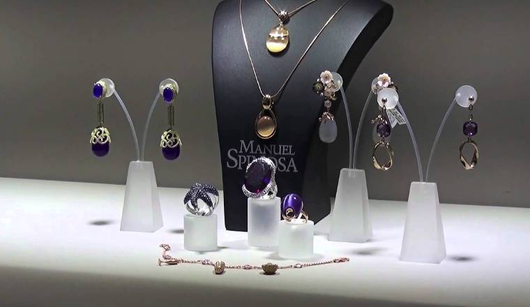Aunque menos buscadas, también se regalan joyas. Aunque menos buscadas, también se regalan joyas.