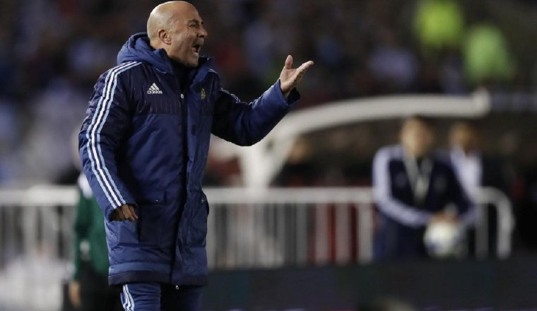 El estratega Jorge Sampaoli entrena desde el  2017 a la selección de Argentina. /Foto EFE