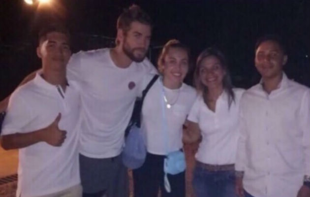 Miley y Liam en Chiriquí. Foto: Twitter