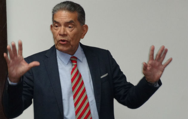 José Hilario Trujillo durante la gala de su libro sobre la milicia en Panamá. Foto: Rosalina Orocú Mojica.