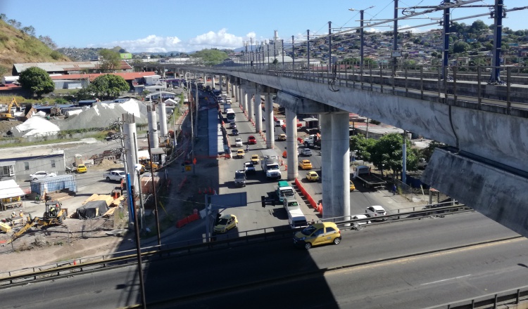 Se rehabilita la vía impactada por la Línea 1 del Metro. /Foto Archivo