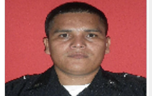 El oficial Atanacio Pineda, de 38 años de edad. 