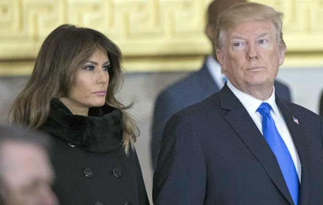 La verdadera fama de Melania Melania comenzó cuando empezó a salir con Donald Trump en 1998. FOTO/AP 